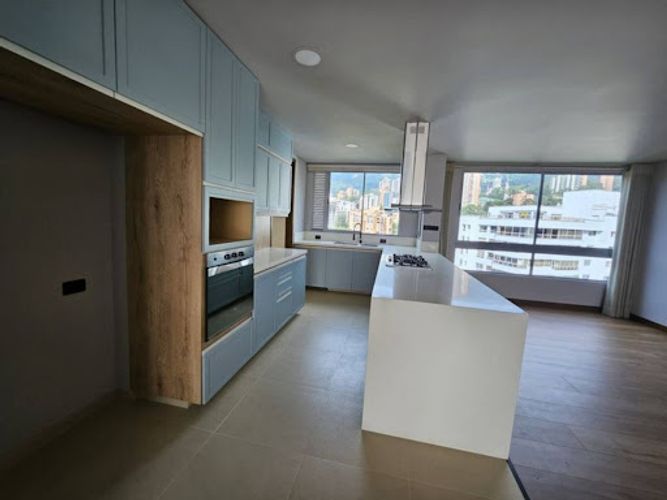 Apartamento de 3 alcobas en arriendo en Los Balsos, Medellín, 210 m² · foto 23 de 24