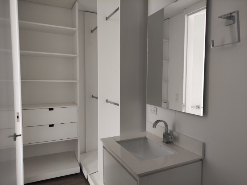 Apartamento en arriendo en Los Balsos, Medellín · foto 18 de 24