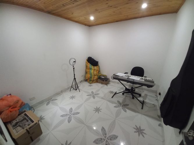 Casa de 8 alcobas en venta en Cd. Sucre Buenos Aires, Soacha, 220 m² · foto 7 de 22