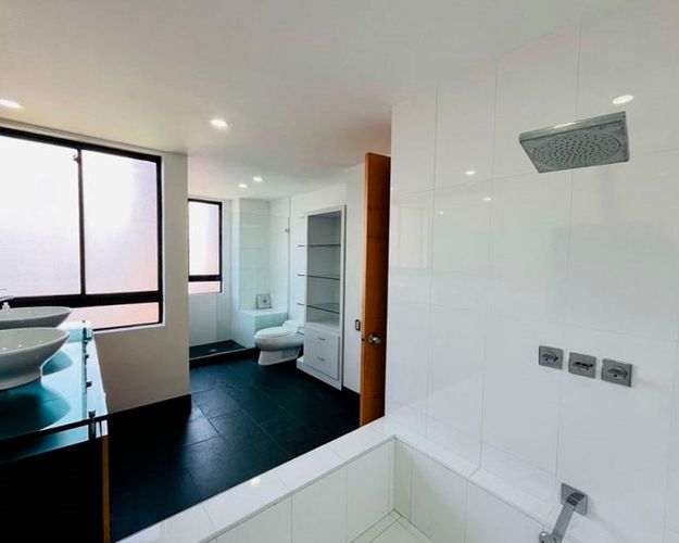 Apartamento de 5 alcobas en venta en El Poblado, Medellín, 314 m² · foto 17 de 18