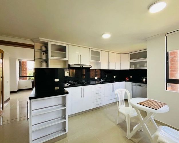 Apartamento de 5 alcobas en venta en El Poblado, Medellín, 314 m² · foto 7 de 18