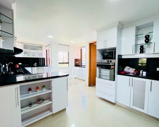 Apartamento de 5 alcobas en venta en El Poblado, Medellín, 314 m² · foto 6 de 18