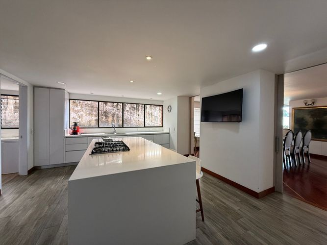 Apartamento de 3 alcobas en venta en El Refugio, Bogotá, 480 m² · foto 3 de 24