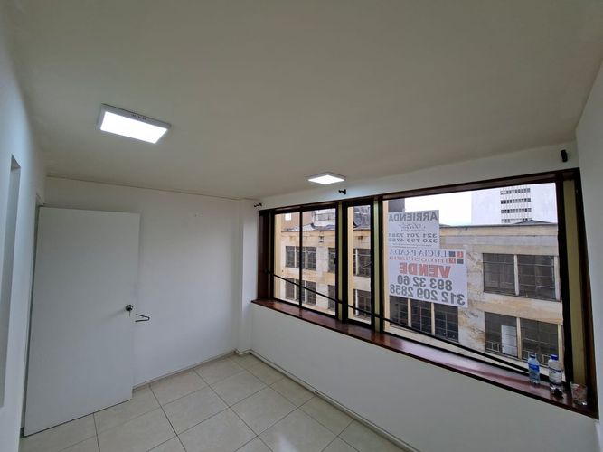 Oficina en venta en El Centro, Manizales, 43 m² · foto 2 de 12