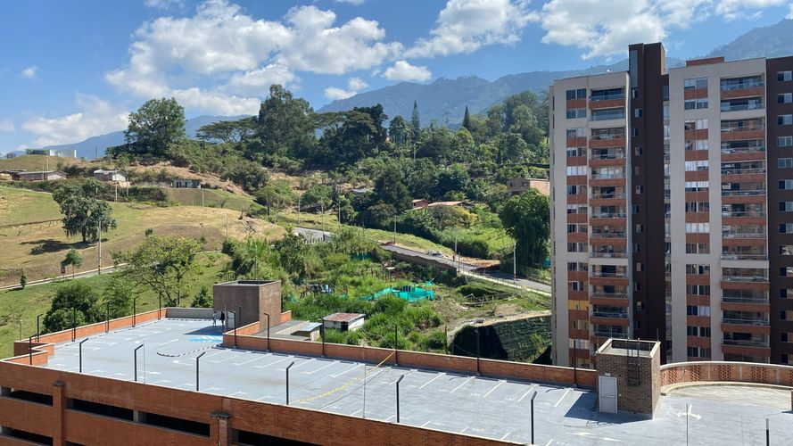 Apartamento de 3 alcobas en arriendo en Camino Verde, Envigado, 79 m² · foto 2 de 20