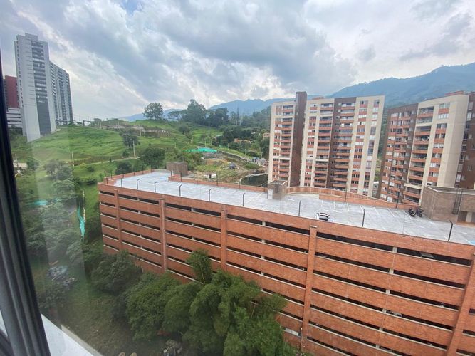 Apartamento de 3 alcobas en arriendo en Camino Verde, Envigado, 79 m² · foto 8 de 20