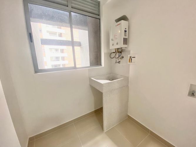 Apartamento de 3 alcobas en arriendo en Camino Verde, Envigado, 79 m² · foto 16 de 20