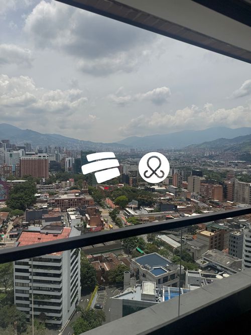 Apartamento de 2 alcobas en venta en Castropol, Medellín, 94 m² · foto 2 de 19