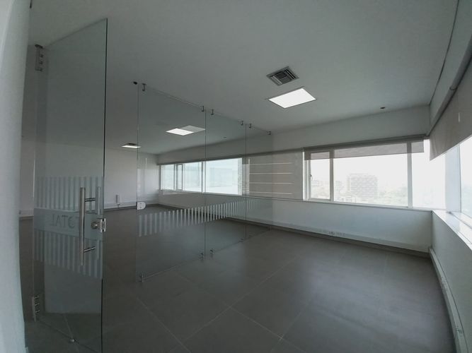 Oficina en arriendo en El Poblado, Medellín, 130 m² · foto 3 de 9