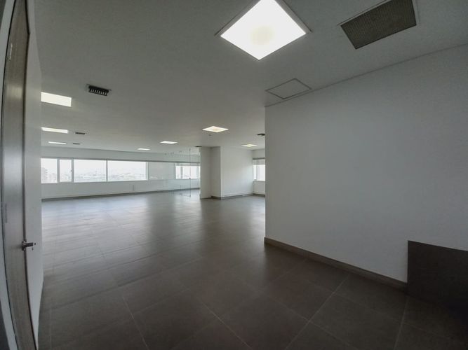 Oficina en arriendo en El Poblado, Medellín, 130 m² · foto 5 de 9