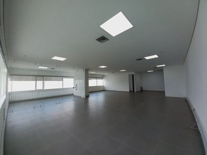 Oficina en arriendo en El Poblado, Medellín, 130 m² · foto 4 de 9