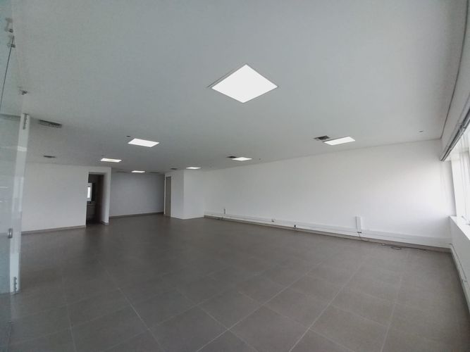 Oficina en arriendo en El Poblado, Medellín, 130 m² · foto 6 de 9