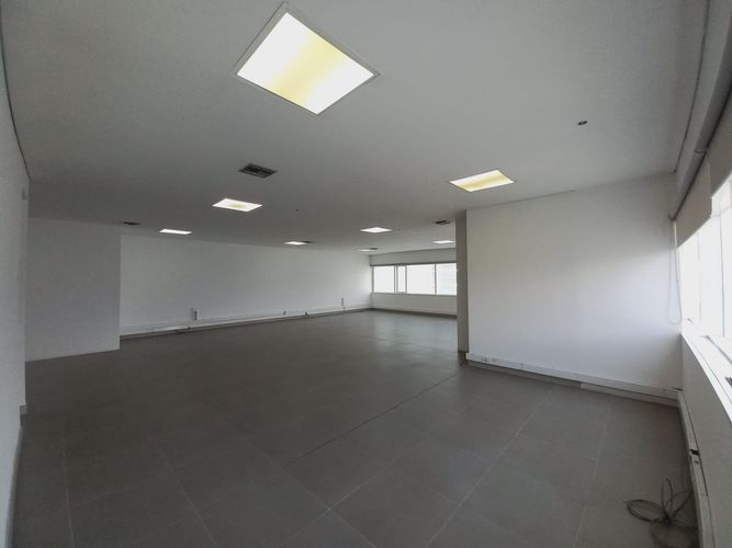 Oficina en arriendo en El Poblado, Medellín, 130 m² · foto 7 de 9