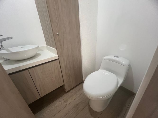 Oficina en arriendo en El Poblado, Medellín, 74 m² · foto 18 de 19