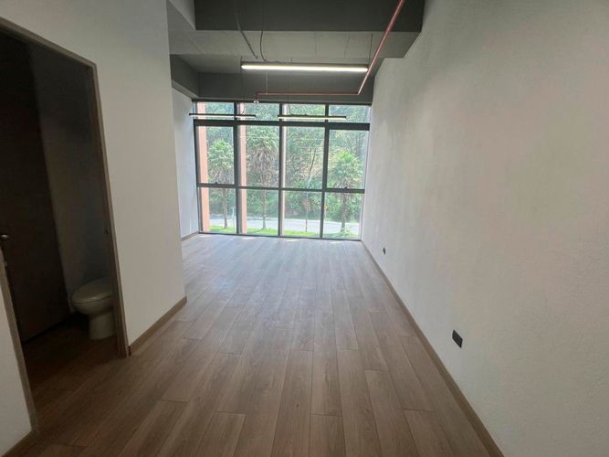 Oficina en arriendo en El Poblado, Medellín, 74 m² · foto 2 de 19