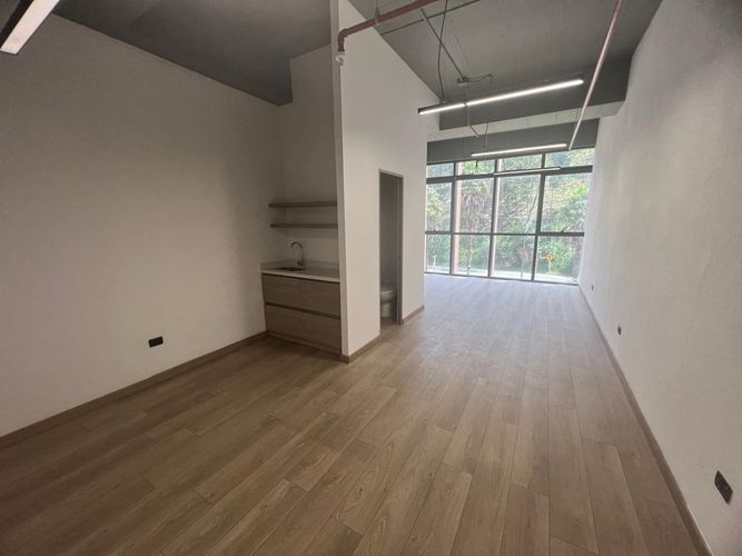 Oficina en arriendo en El Poblado, Medellín, 74 m² · foto 3 de 19