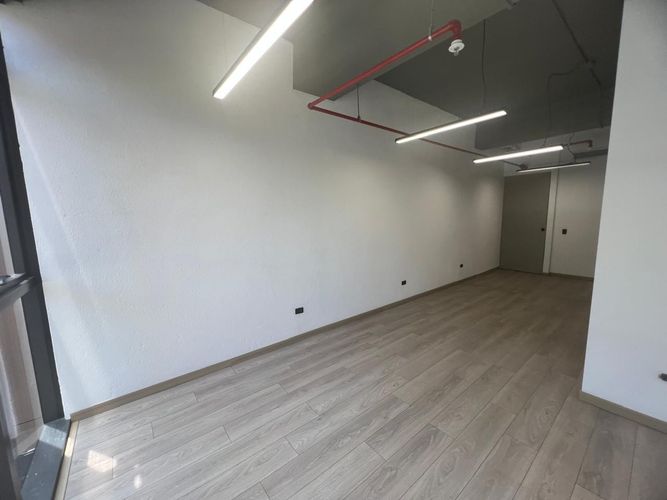 Oficina en arriendo en El Poblado, Medellín, 74 m² · foto 8 de 19