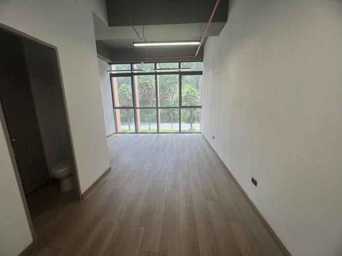 Oficina en arriendo en El Poblado, Medellín, 37 m² · foto 2 de 14