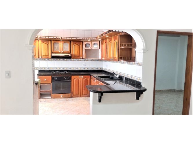 Casa de 3 alcobas en venta en Calasanz, Medellín, 185 m² · foto 2 de 22