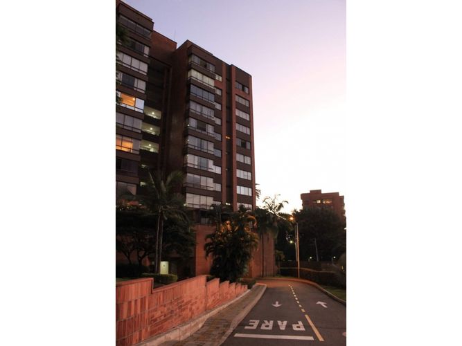 Apartamento de 3 alcobas en venta en Urbanizacion Balcones Del Panorama, Medellín, 200 m² · foto 19 de 24