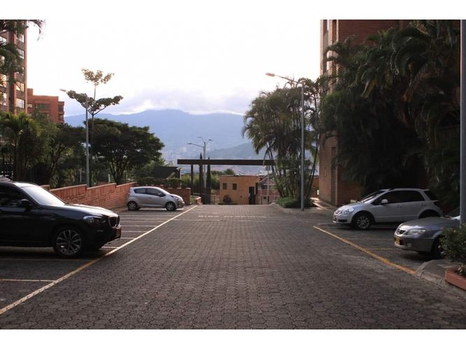 Apartamento de 3 alcobas en venta en Urbanizacion Balcones Del Panorama, Medellín, 200 m² · foto 21 de 24
