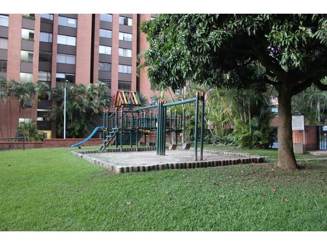 Apartamento de 3 alcobas en venta en Urbanizacion Balcones Del Panorama, Medellín, 200 m² · foto 22 de 24