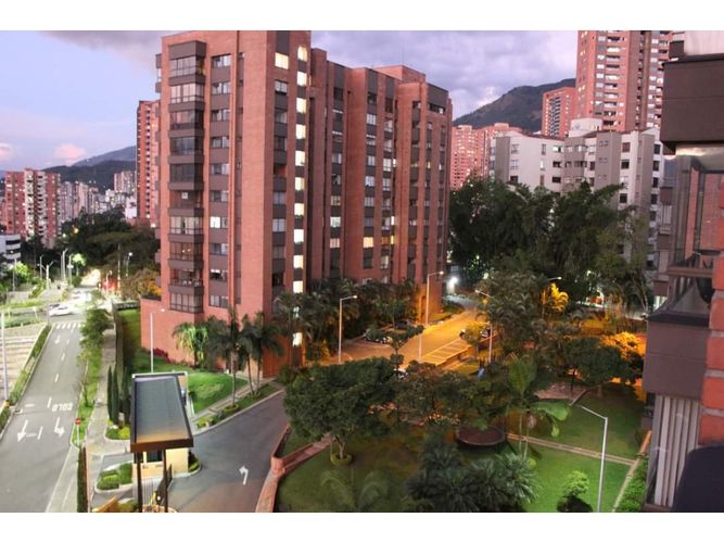 Apartamento de 3 alcobas en venta en Urbanizacion Balcones Del Panorama, Medellín, 200 m² · foto 23 de 24