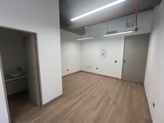 Oficina en arriendo en El Poblado, Medellín, 37 m² · foto 7 de 13