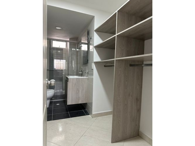 Apartamento de 3 alcobas en venta en Belén Rosales, Medellín, 155 m² · foto 6 de 16
