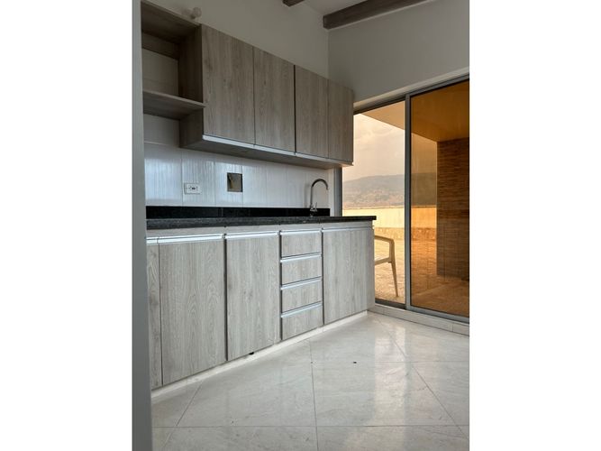 Apartamento de 3 alcobas en venta en Belén Rosales, Medellín, 155 m² · foto 11 de 16