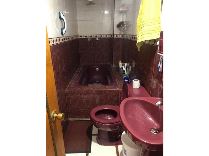 Casa de 5 alcobas en venta en Santa Lucia, Medellín, 265 m² · foto 2 de 16