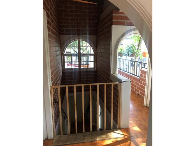 Casa de 5 alcobas en venta en Santa Lucia, Medellín, 265 m² · foto 3 de 16