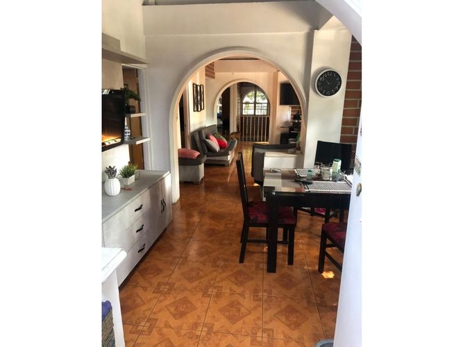 Casa de 5 alcobas en venta en Santa Lucia, Medellín, 265 m² · foto 12 de 16