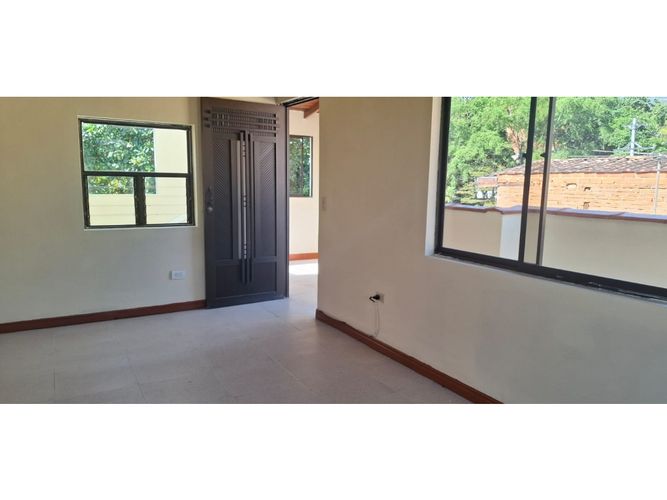 Casa de 5 alcobas en venta en Simon Bolivar, Medellín, 268 m² · foto 2 de 24