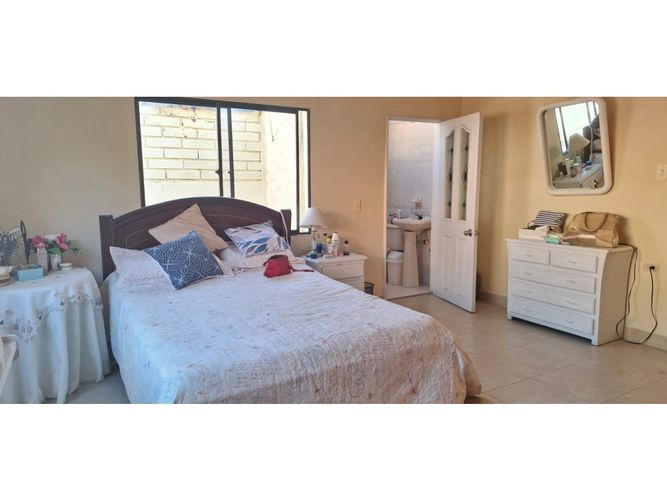 Casa de 5 alcobas en venta en Simon Bolivar, Medellín, 268 m² · foto 3 de 24