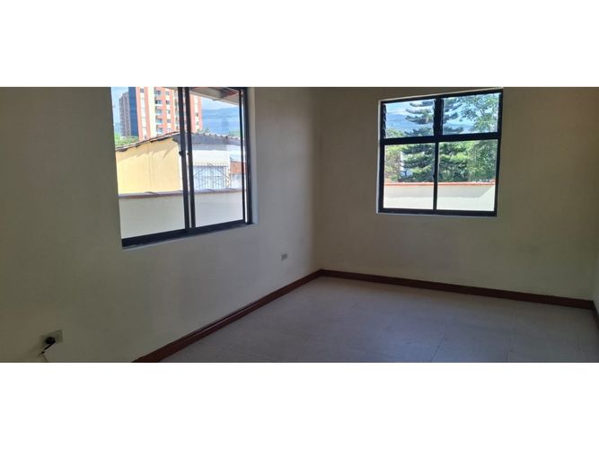 Casa de 5 alcobas en venta en Simon Bolivar, Medellín, 268 m² · foto 4 de 24