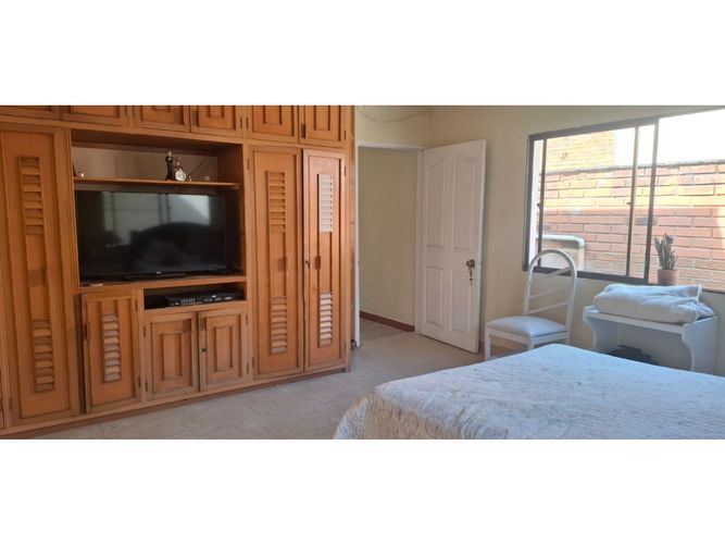 Casa de 5 alcobas en venta en Simon Bolivar, Medellín, 268 m² · foto 13 de 24
