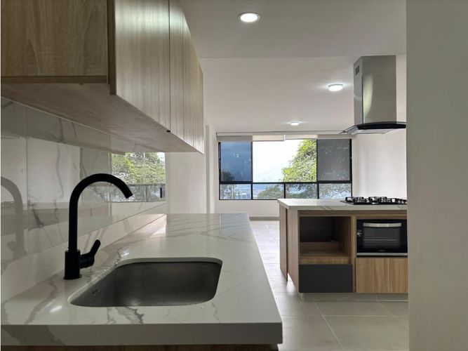 Apartamento de 3 alcobas en venta en Castropol, Medellín, 85 m² · foto 3 de 10