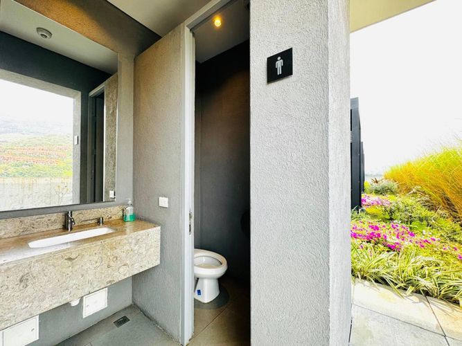 Local en arriendo en Santa Monica, Cali, 106 m² · foto 12 de 17