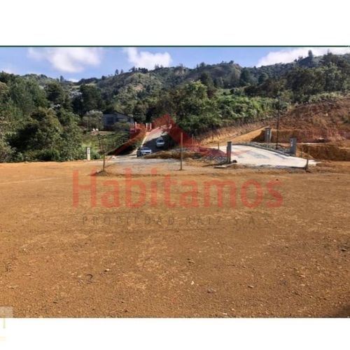 Lote en venta en La Clara, Guarne, 1834 m² · foto 2 de 8