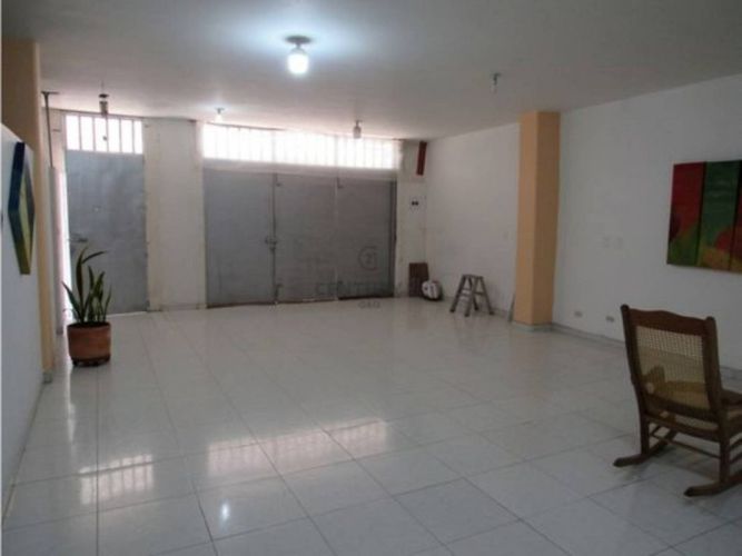 Edificio en venta en Colseguros, Cali, 666 m² · foto 3 de 24