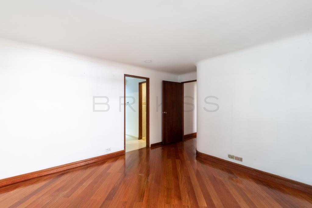 Apartamento en venta en Chico, Bogotá · foto 8 de 15