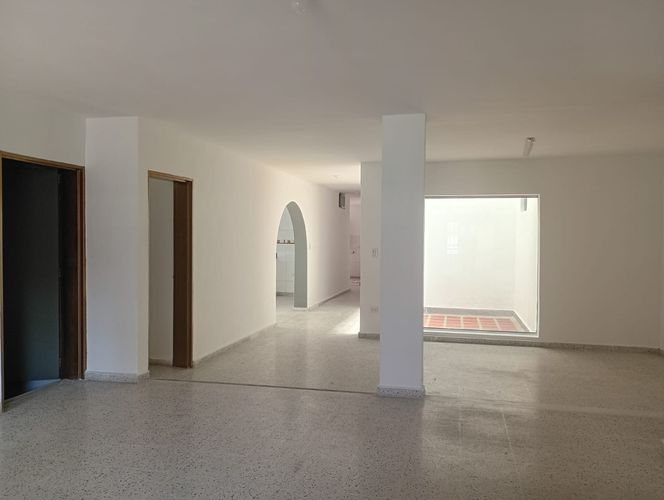 Oficina en arriendo en La Castellana, Medellín, 180 m² · foto 3 de 17