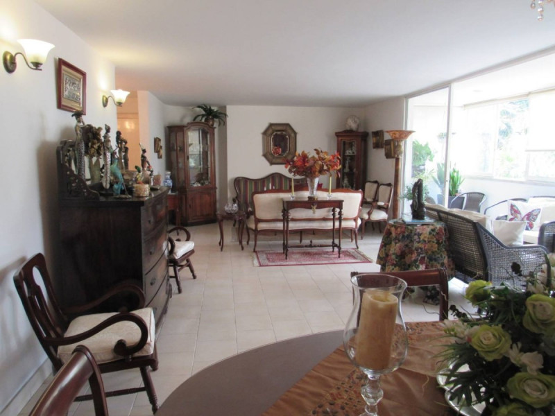 Apartamento en venta en Versalles, Cali · foto 3 de 24
