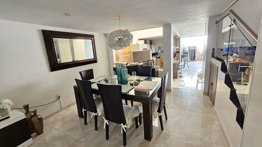Casa de 6 alcobas en venta en Diamante 2, Bucaramanga, 400 m² · foto 2 de 15