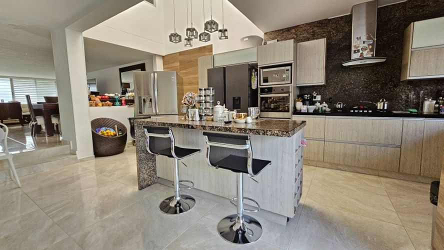 Casa de 6 alcobas en venta en Diamante 2, Bucaramanga, 400 m² · foto 9 de 15
