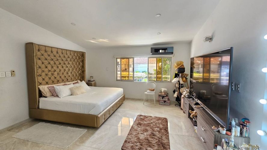 Casa de 6 alcobas en venta en Diamante 2, Bucaramanga, 400 m² · foto 12 de 15