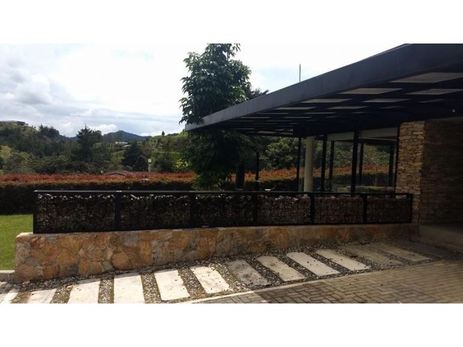 Casa de 3 alcobas en venta en La Ceja, 250 m² · foto 2 de 24