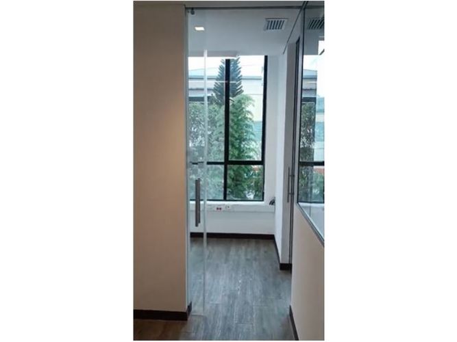 Oficina en arriendo en El Poblado, Medellín, 203 m² · foto 4 de 16