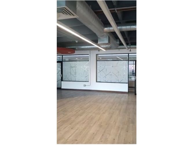 Oficina en arriendo en El Poblado, Medellín, 203 m² · foto 8 de 16